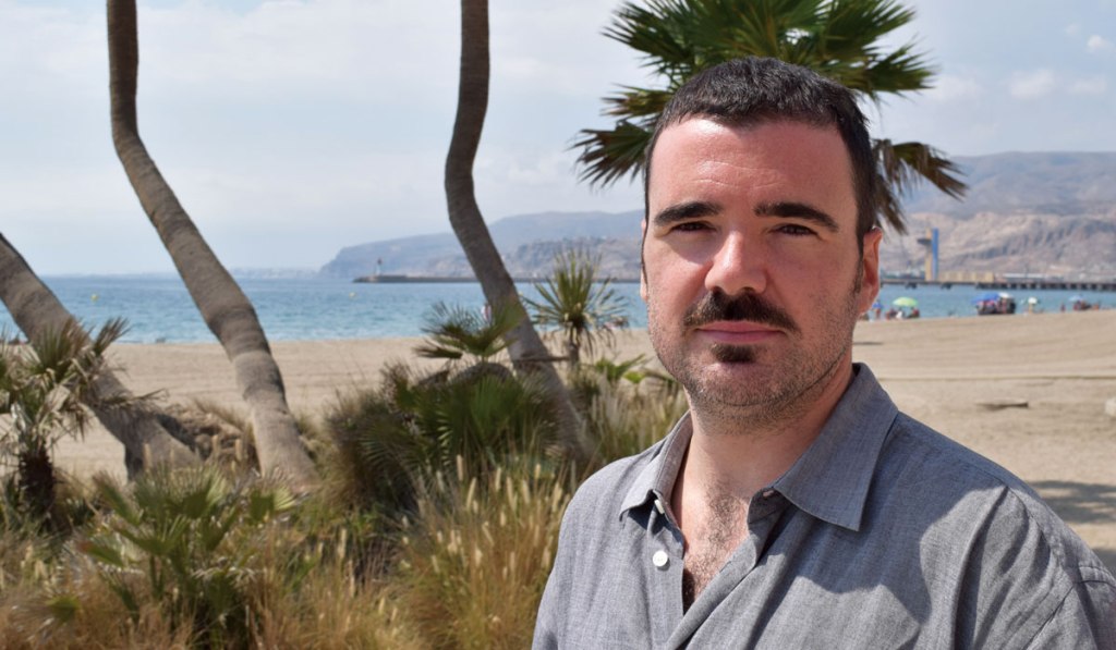 Julio Béjar, actor y escritor: «En Almería hay tantas cosas por hacer, que es un buen sitio para poner en marcha un&nbsp;proyecto»