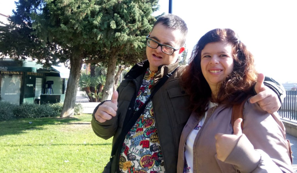 Miembros de la asociación A Toda Vela en una de sus actividades de ocio. Foto de A Toda Vela