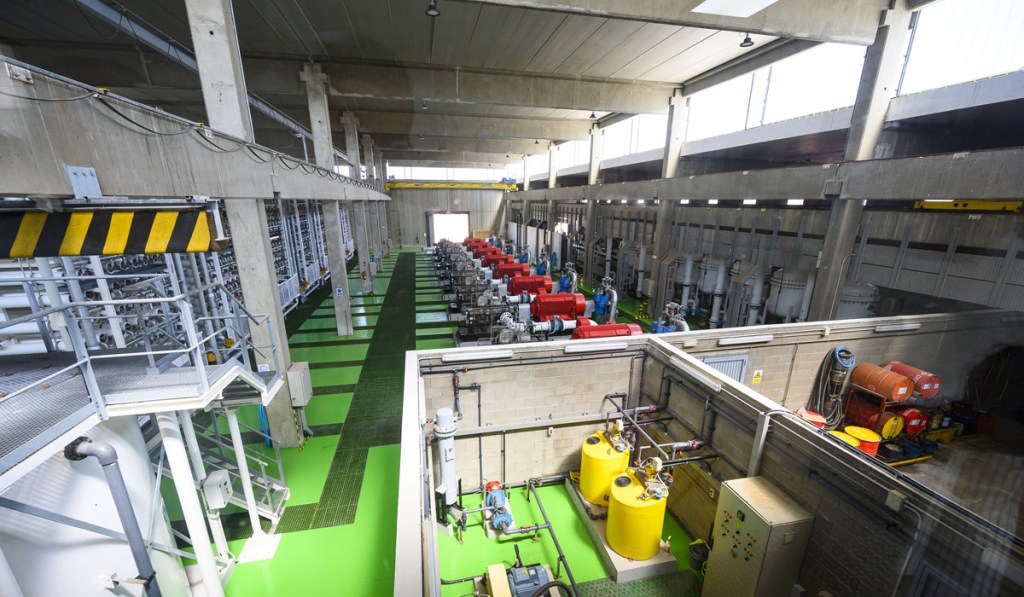 Agua desalada a precio de&nbsp;oro