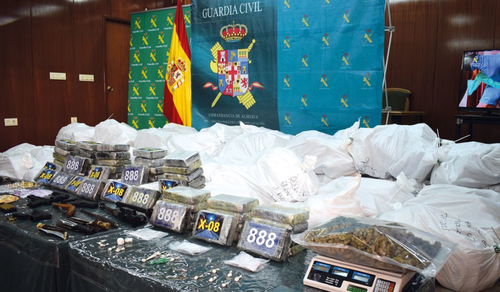 Alijo de cocaína incautado por la Guardia Civil de Almería. Foto de Miguel Blanco / Foco Sur