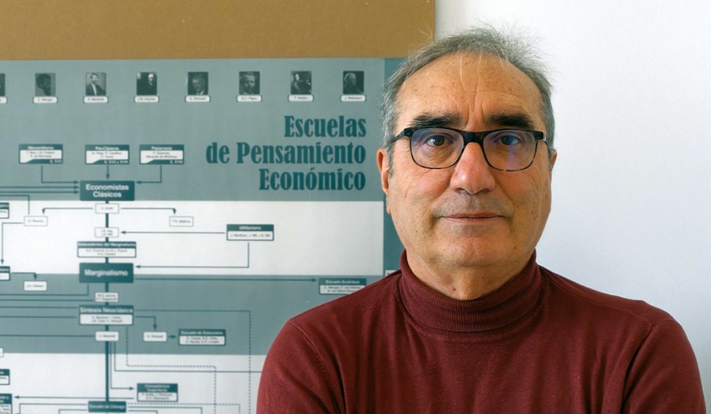 Andrés Sánchez Picón, catedrático de Historia e Instituciones Económicas de la Universidad de Almería. Foto de Miguel Blanco / Foco Sur